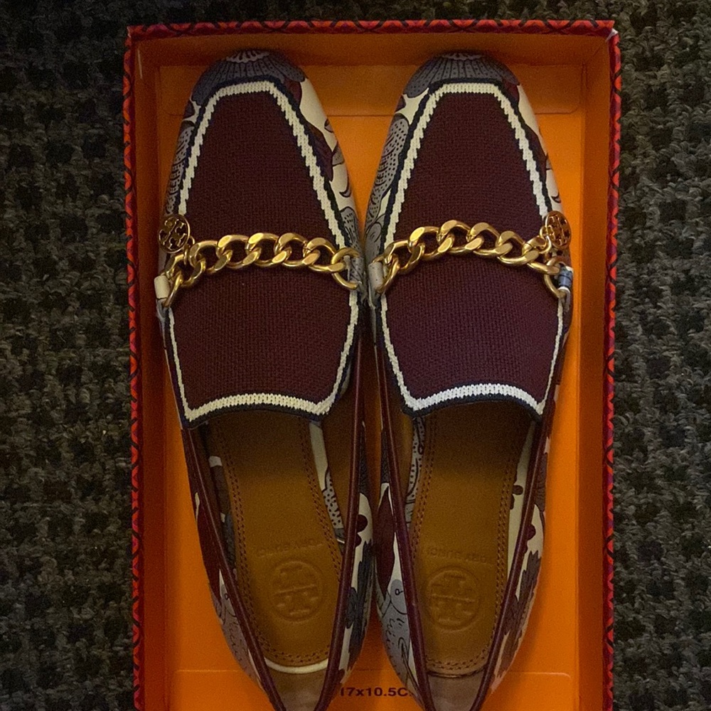 Tory Burch flats never worn beautiful detail and paint size 6 Womens leather